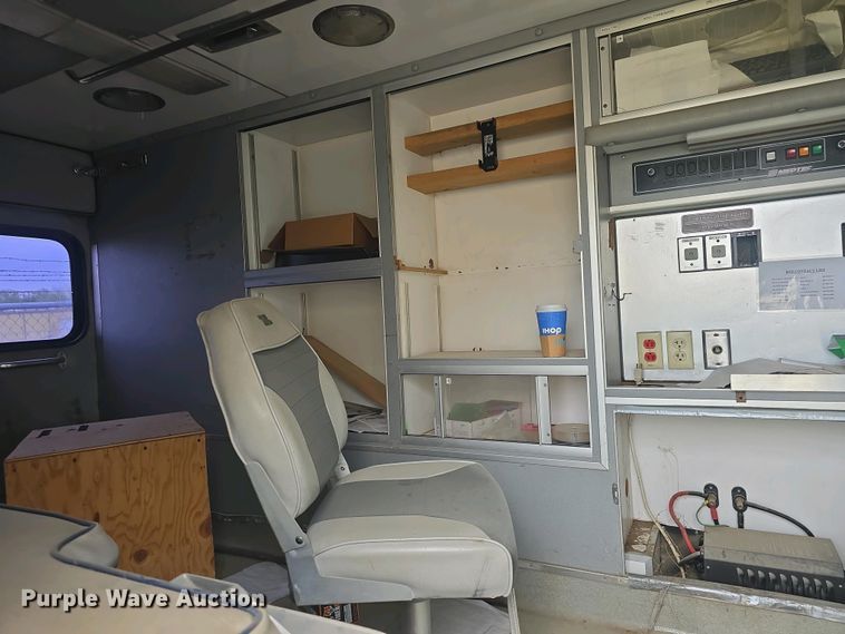 image for item DO7893 1994 Ford E350 ambulance
