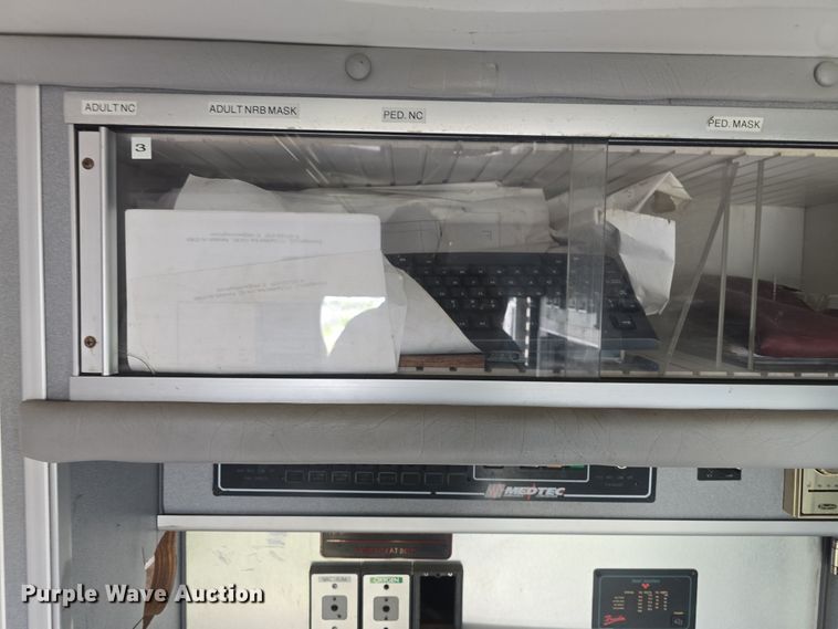 image for item DO7893 1994 Ford E350 ambulance