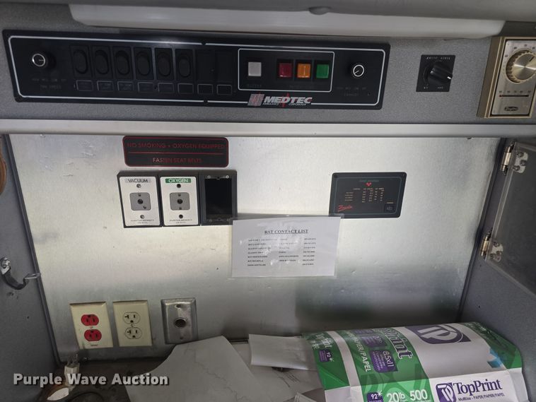 image for item DO7893 1994 Ford E350 ambulance