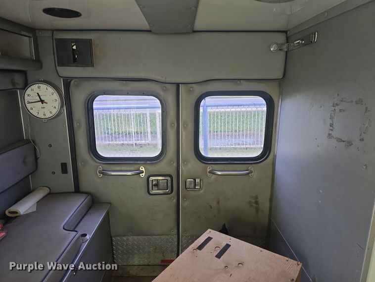 image for item DO7893 1994 Ford E350 ambulance