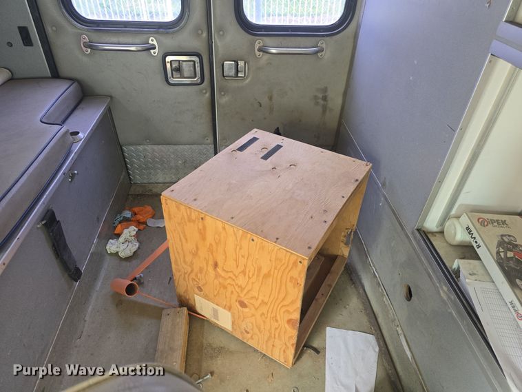 image for item DO7893 1994 Ford E350 ambulance