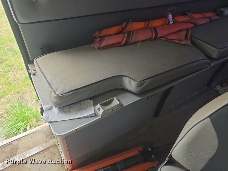 image for item DO7893 1994 Ford E350 ambulance