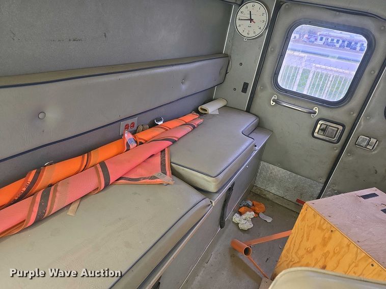 image for item DO7893 1994 Ford E350 ambulance