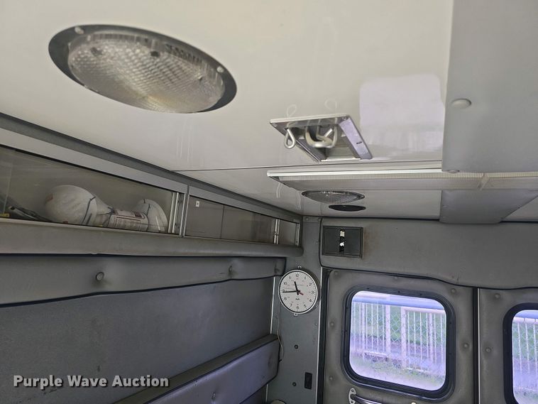 image for item DO7893 1994 Ford E350 ambulance