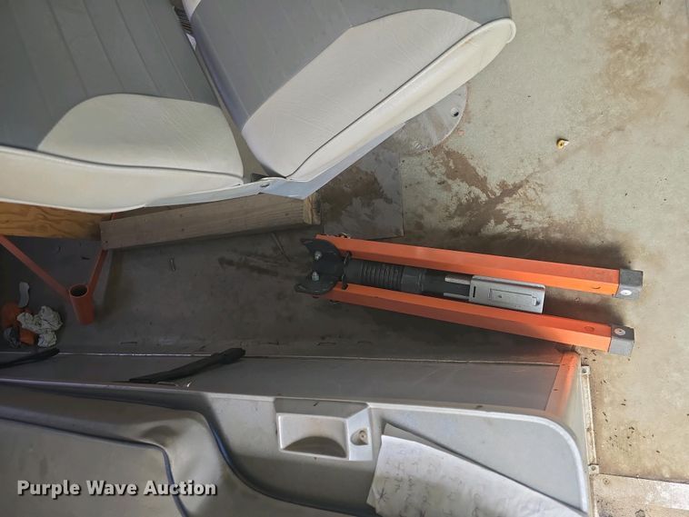 image for item DO7893 1994 Ford E350 ambulance