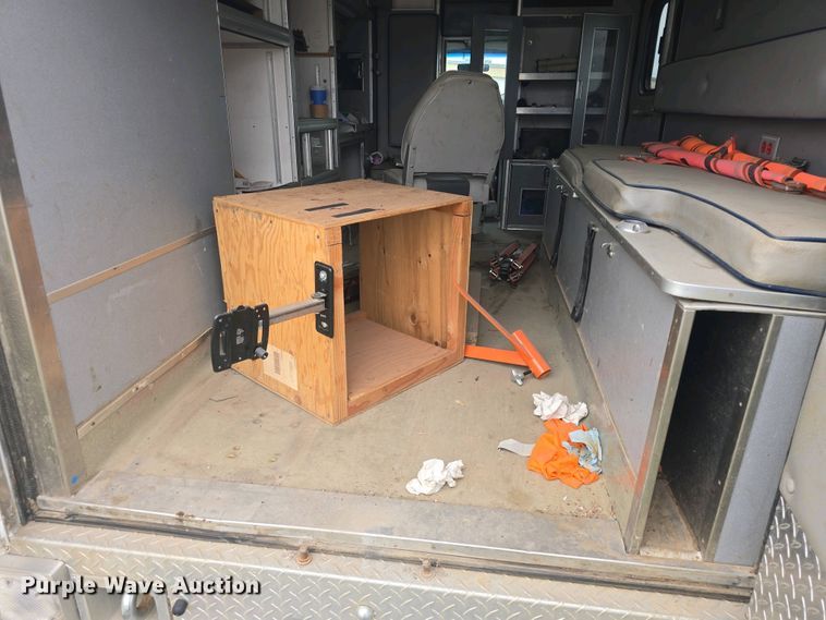 image for item DO7893 1994 Ford E350 ambulance