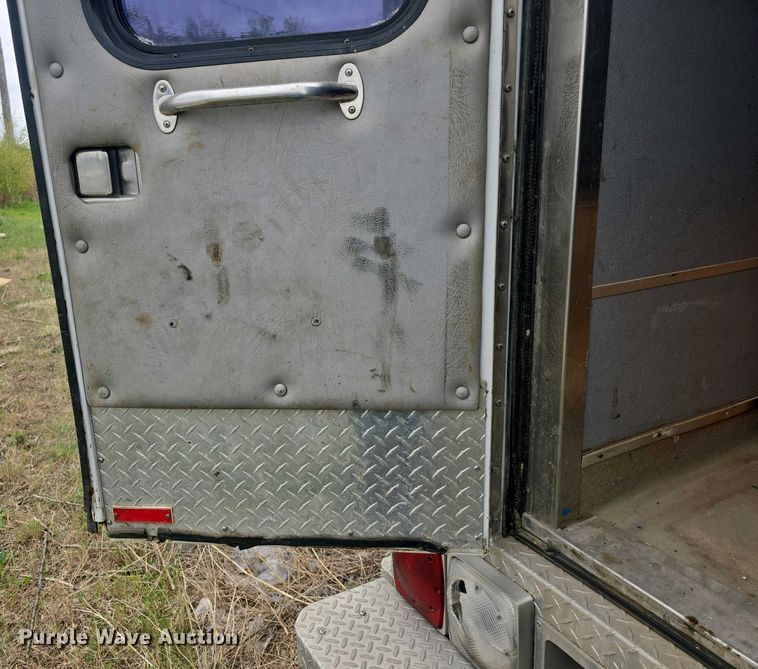 image for item DO7893 1994 Ford E350 ambulance