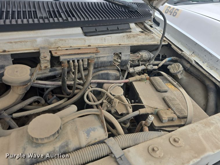 image for item DO7893 1994 Ford E350 ambulance