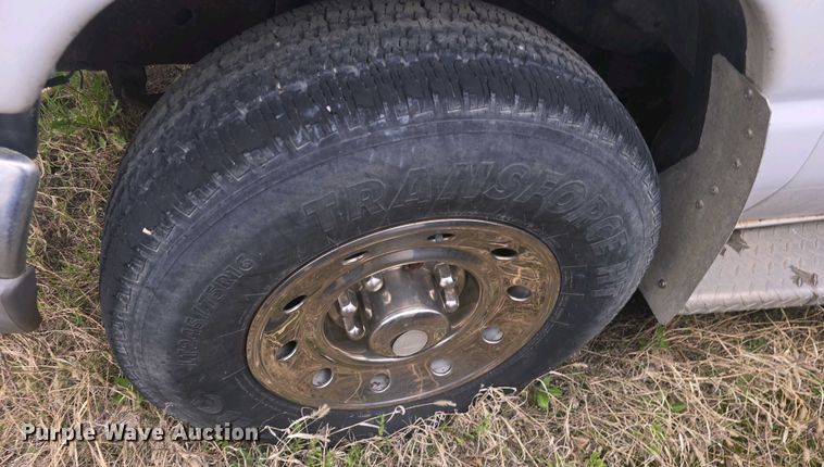 image for item DO7893 1994 Ford E350 ambulance