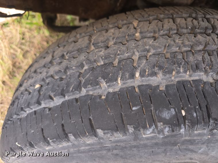 image for item DO7893 1994 Ford E350 ambulance