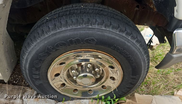 image for item DO7893 1994 Ford E350 ambulance