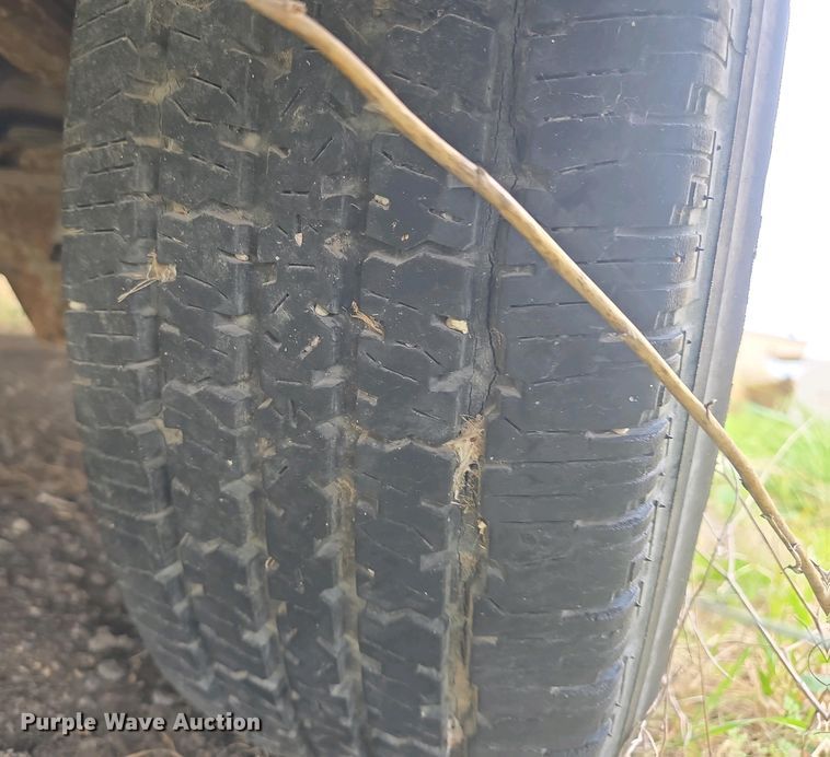 image for item DO7893 1994 Ford E350 ambulance