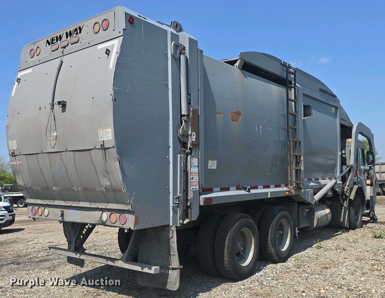 image for item DO7901 2017 Peterbilt 320 refuse truck