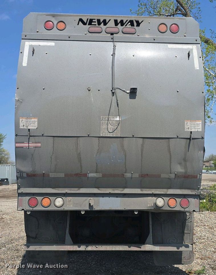 image for item DO7901 2017 Peterbilt 320 refuse truck