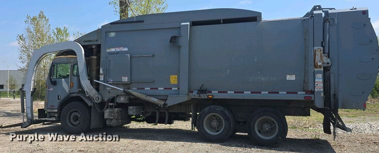 image for item DO7901 2017 Peterbilt 320 refuse truck