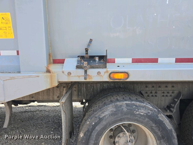 image for item DO7901 2017 Peterbilt 320 refuse truck