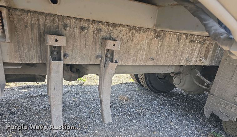 image for item DO7901 2017 Peterbilt 320 refuse truck