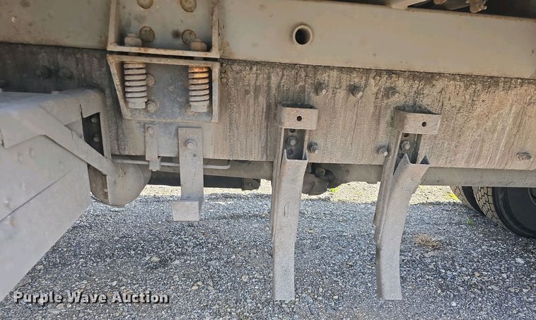 image for item DO7901 2017 Peterbilt 320 refuse truck