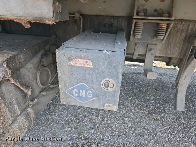 image for item DO7901 2017 Peterbilt 320 refuse truck