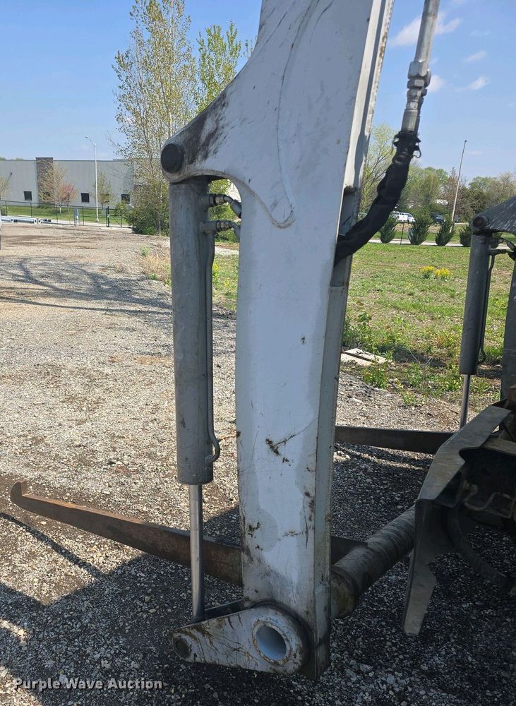 image for item DO7901 2017 Peterbilt 320 refuse truck