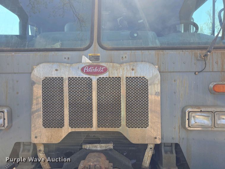 image for item DO7901 2017 Peterbilt 320 refuse truck