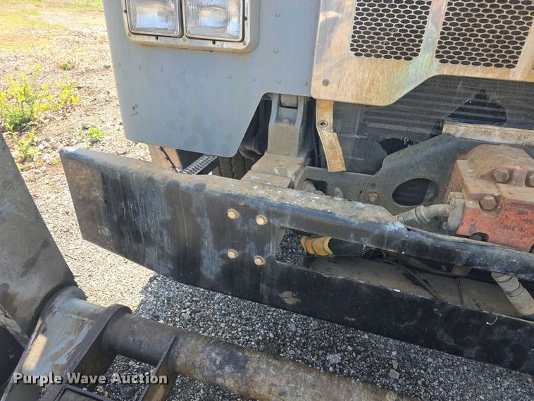 image for item DO7901 2017 Peterbilt 320 refuse truck