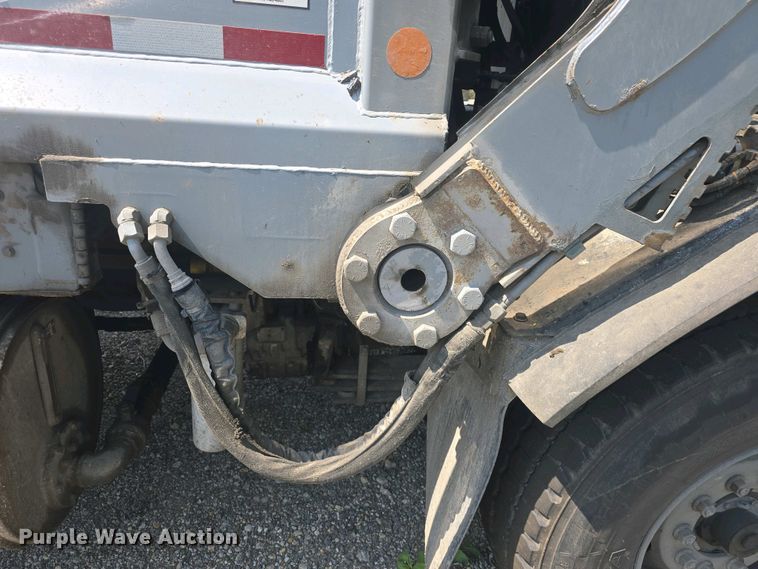 image for item DO7901 2017 Peterbilt 320 refuse truck