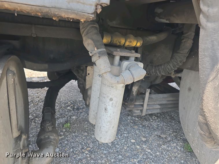 image for item DO7901 2017 Peterbilt 320 refuse truck