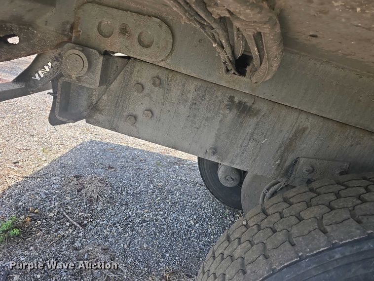 image for item DO7901 2017 Peterbilt 320 refuse truck