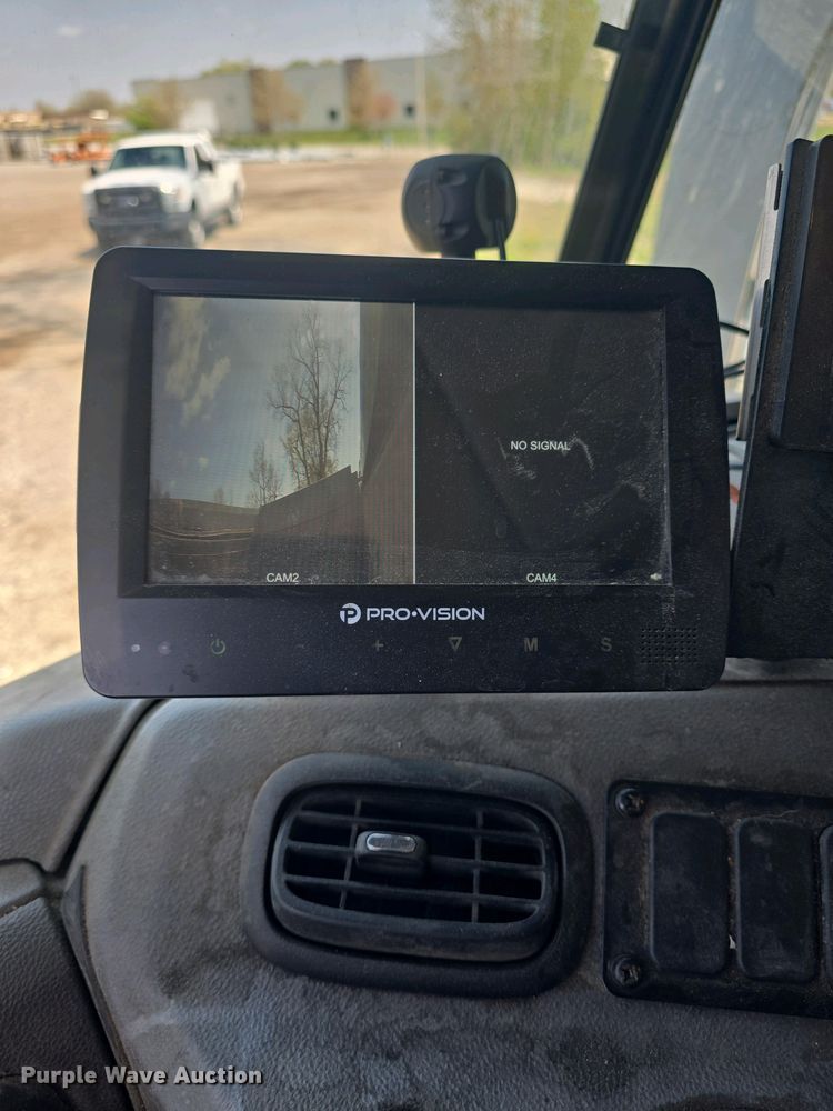 image for item DO7901 2017 Peterbilt 320 refuse truck