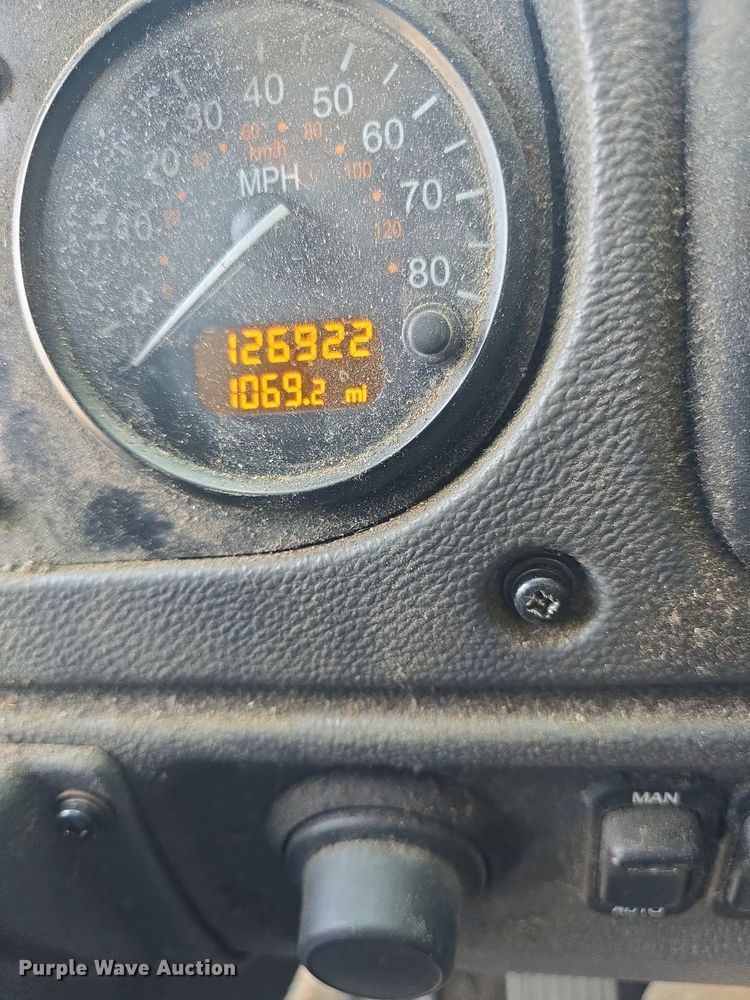 image for item DO7901 2017 Peterbilt 320 refuse truck