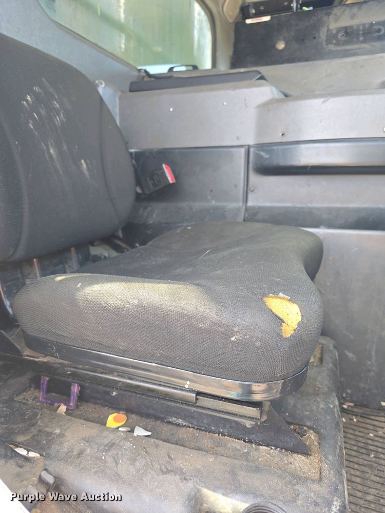 image for item DO7901 2017 Peterbilt 320 refuse truck