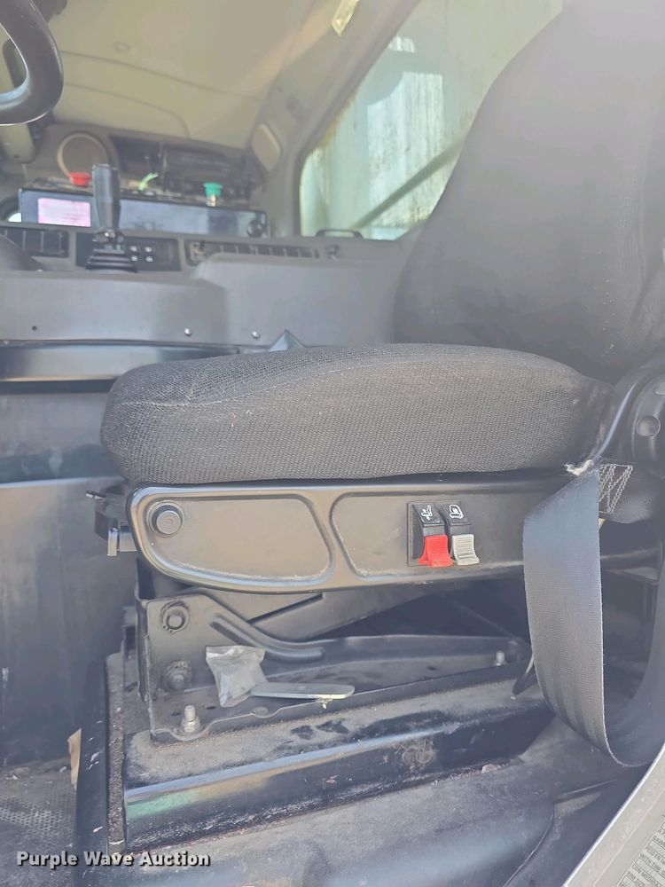 image for item DO7901 2017 Peterbilt 320 refuse truck