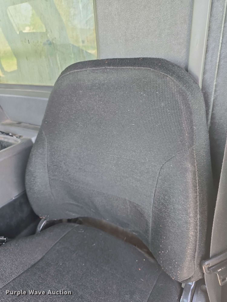 image for item DO7901 2017 Peterbilt 320 refuse truck