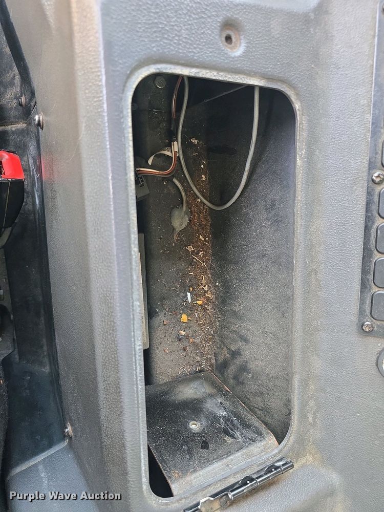 image for item DO7901 2017 Peterbilt 320 refuse truck