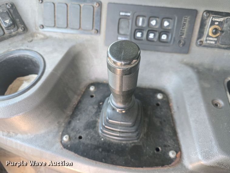 image for item DO7901 2017 Peterbilt 320 refuse truck