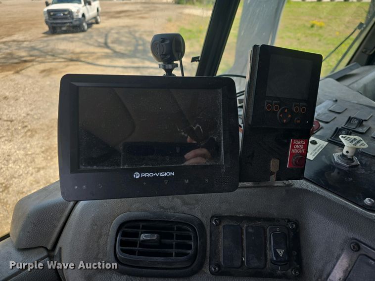 image for item DO7901 2017 Peterbilt 320 refuse truck