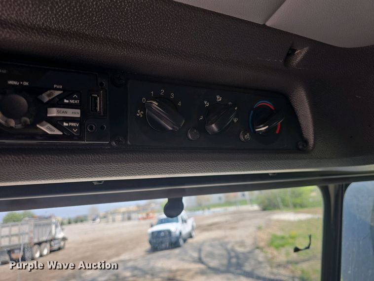 image for item DO7901 2017 Peterbilt 320 refuse truck