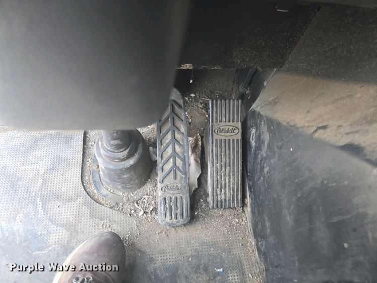 image for item DO7901 2017 Peterbilt 320 refuse truck