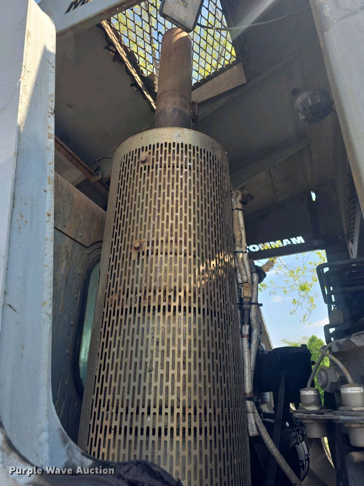 image for item DO7901 2017 Peterbilt 320 refuse truck