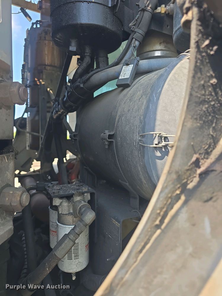 image for item DO7901 2017 Peterbilt 320 refuse truck