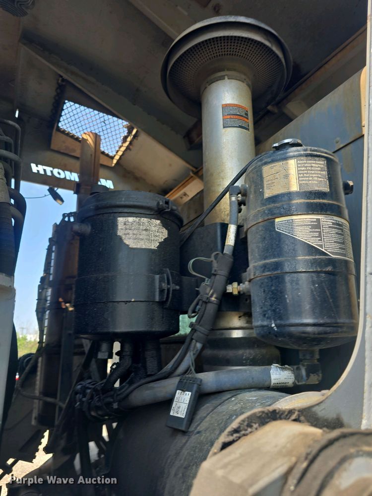 image for item DO7901 2017 Peterbilt 320 refuse truck