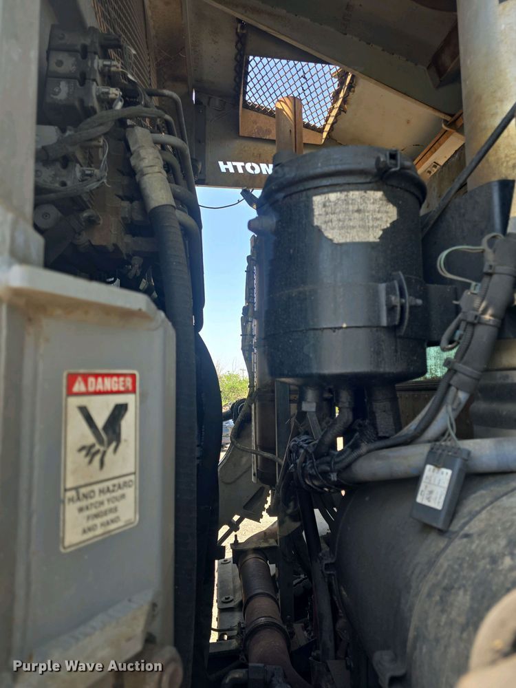 image for item DO7901 2017 Peterbilt 320 refuse truck