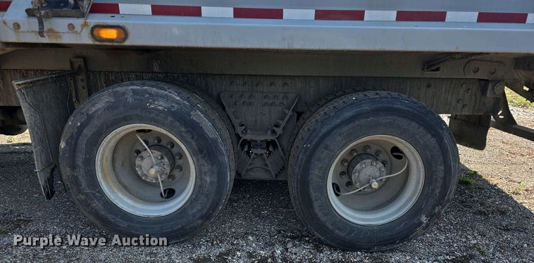 image for item DO7901 2017 Peterbilt 320 refuse truck