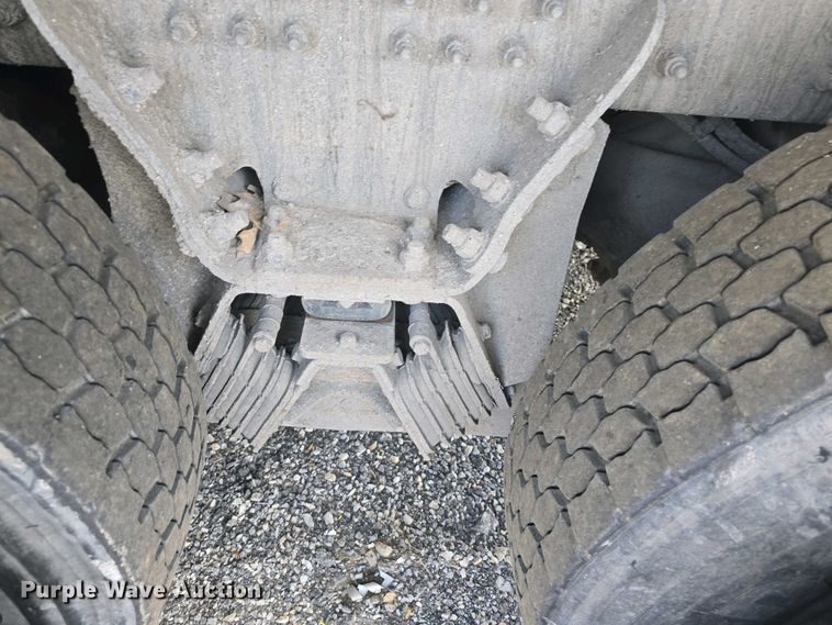 image for item DO7901 2017 Peterbilt 320 refuse truck