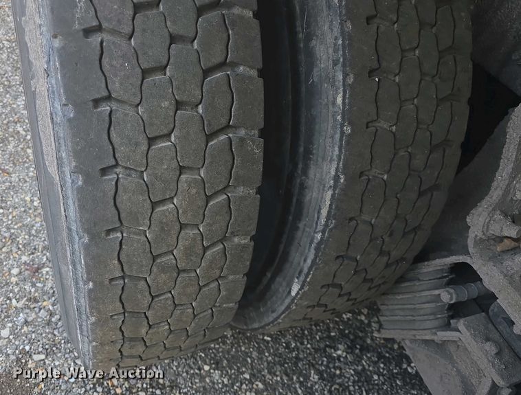 image for item DO7901 2017 Peterbilt 320 refuse truck