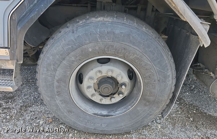 image for item DO7901 2017 Peterbilt 320 refuse truck