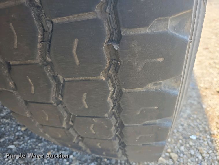 image for item DO7901 2017 Peterbilt 320 refuse truck