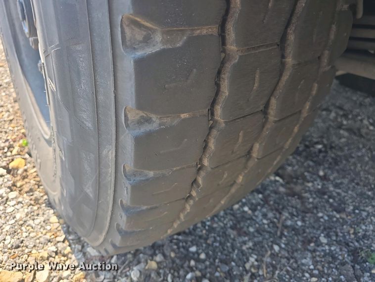 image for item DO7901 2017 Peterbilt 320 refuse truck