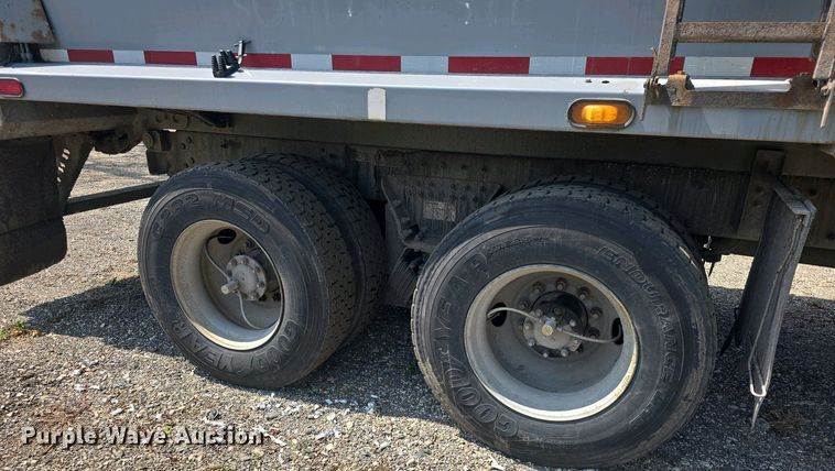 image for item DO7901 2017 Peterbilt 320 refuse truck